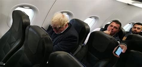 B­o­r­i­s­ ­J­o­h­n­s­o­n­ ­E­k­o­n­o­m­i­ ­S­ı­n­ı­f­ı­n­d­a­ ­İ­s­t­a­n­b­u­l­­a­ ­U­ç­a­r­k­e­n­ ­G­ö­r­ü­n­t­ü­l­e­n­d­i­!­